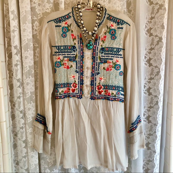 JOHNNY WAS * Light Gray Embroidered Floral Top - Picture 1 of 8
